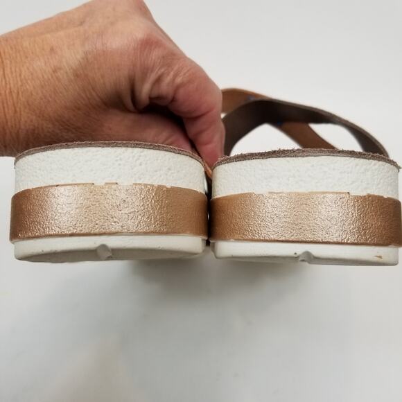 Fantasy Sandals Gold Metallic Leather Suede Sandals Size 40 - Picture 6 of 8